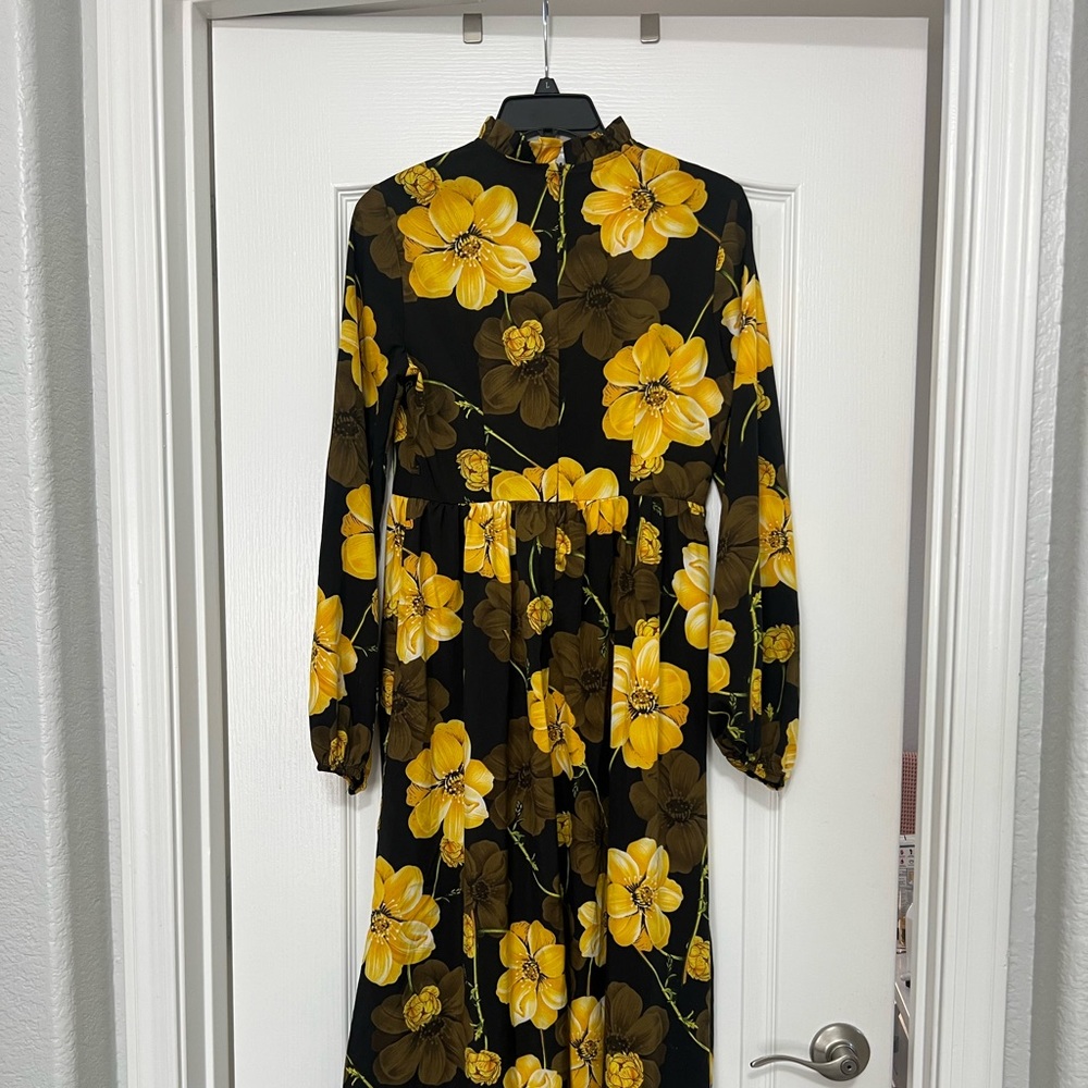 Modest Dress - Picture 3 of 3